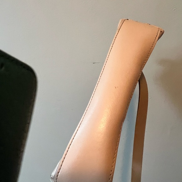 Kelsi Dagger Brooklyn crossbody bag tan and white color blocking. Zip closure. - Picture 9 of 10